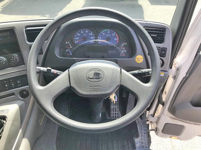 UDトラックスクオンアルミウイング大型（10t）[写真35]