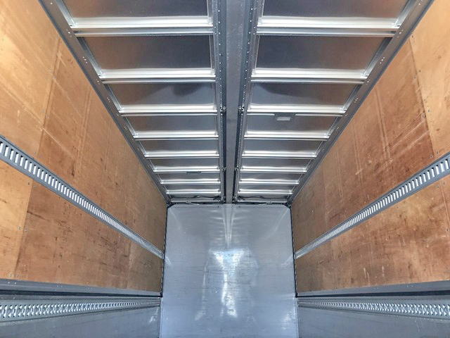 いすゞフォワードアルミウイング中型（4t）[写真09]