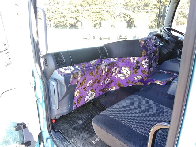 日野プロフィアトレーラーヘッド（トラクターヘッド）大型（10t）[写真31]