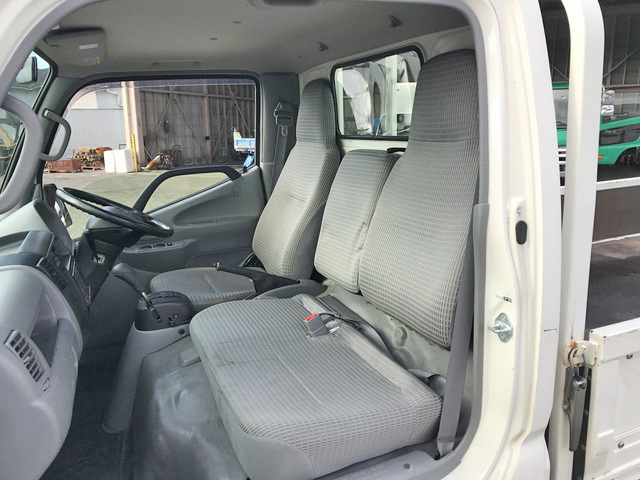 トヨタトヨエース平ボディ小型（2t・3t）[写真28]