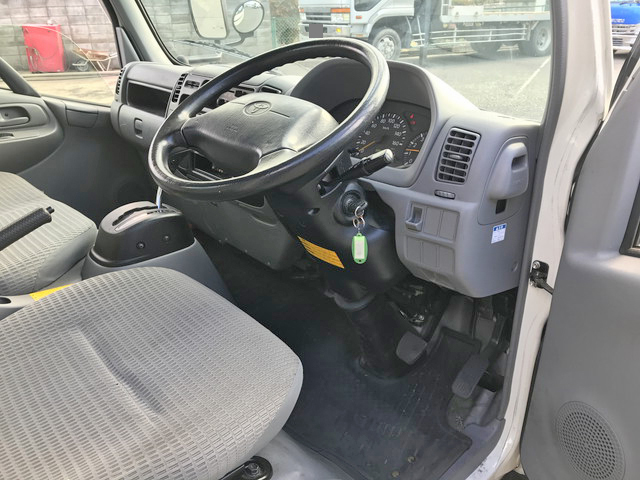 トヨタトヨエース平ボディ小型（2t・3t）[写真31]