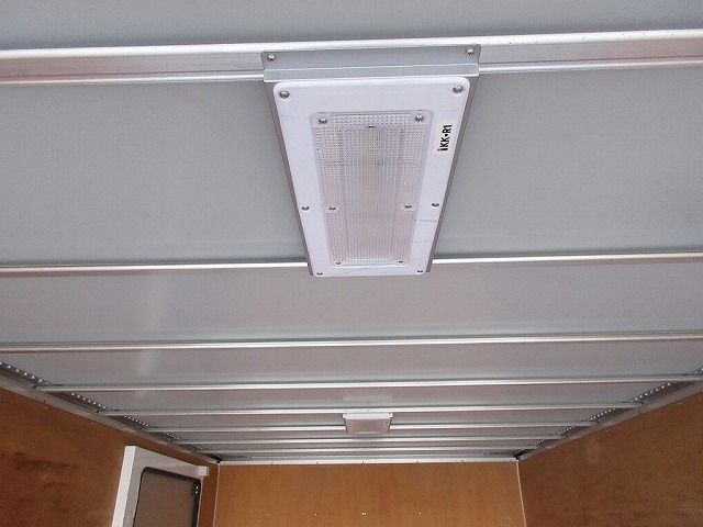 いすゞエルフパネルバン小型（2t・3t）[写真15]