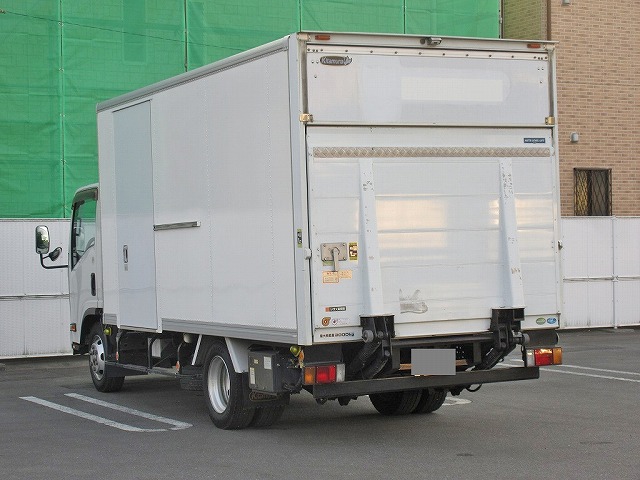 いすゞエルフパネルバン小型（2t・3t）[写真02]