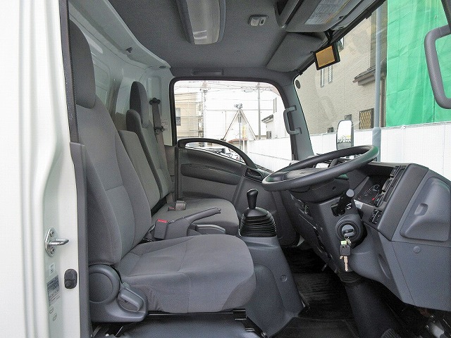 いすゞエルフパネルバン小型（2t・3t）[写真27]