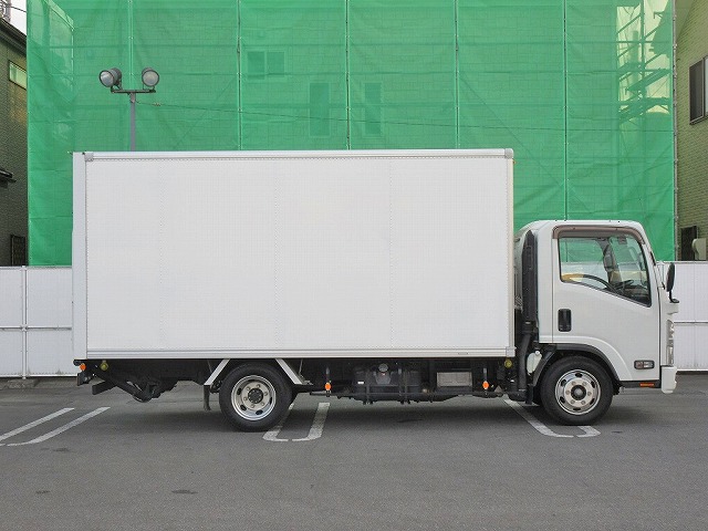 いすゞエルフパネルバン小型（2t・3t）[写真03]
