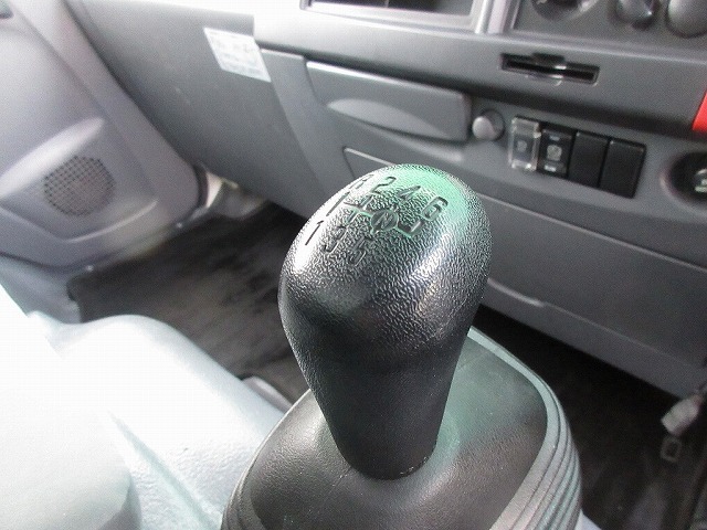 いすゞエルフパネルバン小型（2t・3t）[写真32]