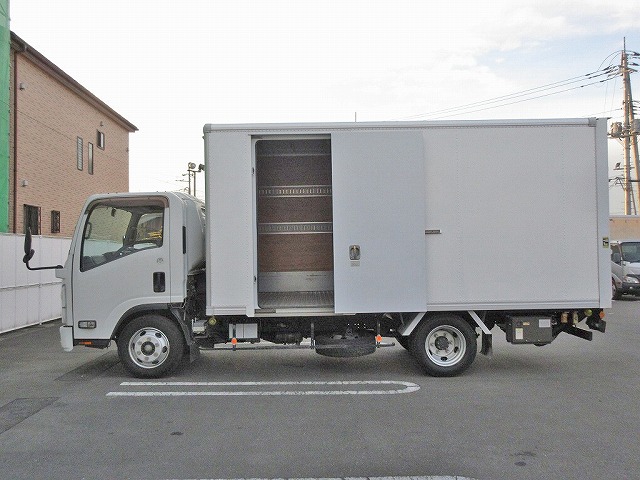 いすゞエルフパネルバン小型（2t・3t）[写真04]