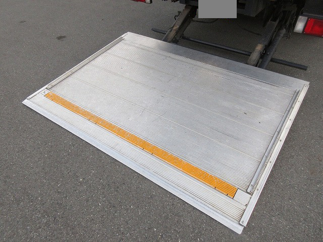 いすゞエルフパネルバン小型（2t・3t）[写真08]