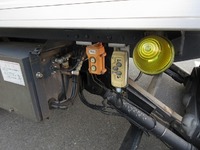 いすゞエルフパネルバン小型（2t・3t）[写真09]