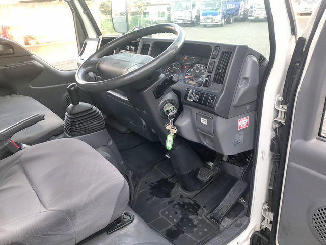 いすゞエルフアルミバン小型（2t・3t）[写真32]