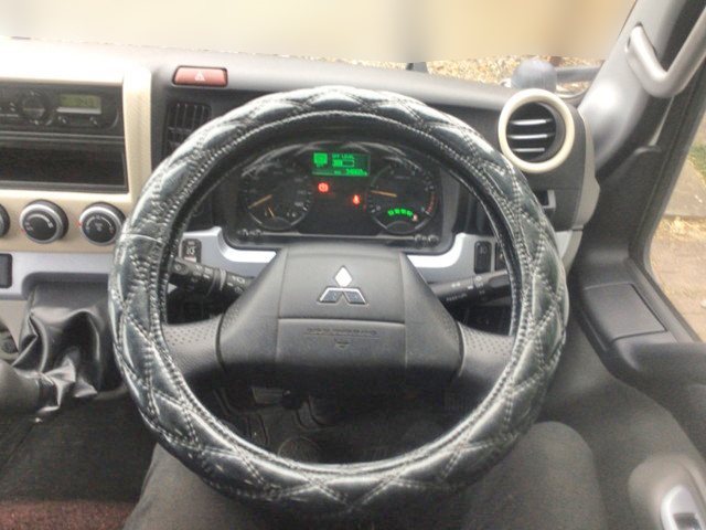 三菱ふそうキャンターアルミバン小型（2t・3t）[写真32]