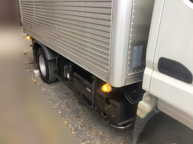 三菱ふそうキャンターアルミバン小型（2t・3t）[写真08]