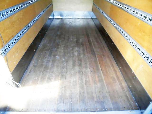 いすゞエルフアルミバン小型（2t・3t）[写真13]