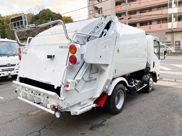 いすゞエルフパッカー車（塵芥車）小型（2t・3t）[写真07]