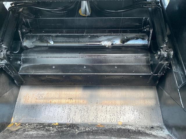 いすゞエルフパッカー車（塵芥車）小型（2t・3t）[写真09]