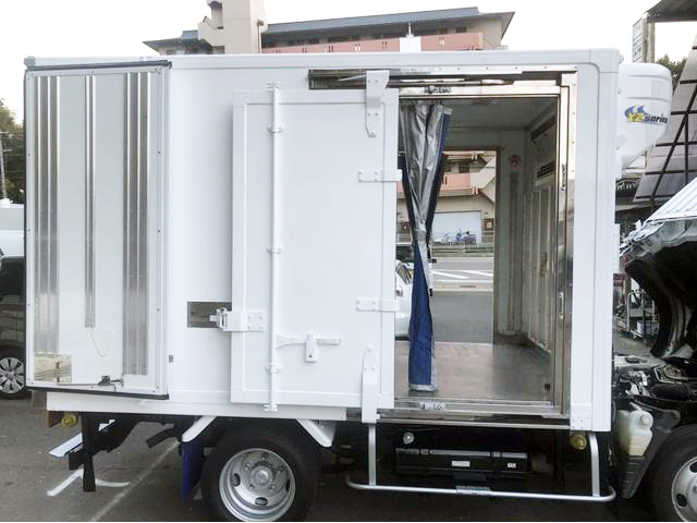 三菱ふそうキャンター冷凍車（冷蔵車）小型（2t・3t）[写真07]