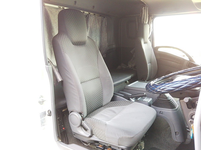 いすゞフォワードアルミウイング中型（4t）[写真28]