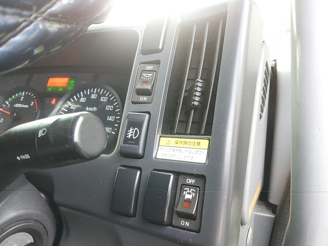 いすゞフォワードアルミウイング中型（4t）[写真35]