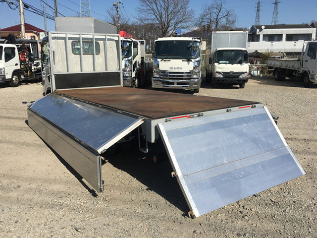 いすゞエルフアルミブロック小型（2t・3t）[写真11]