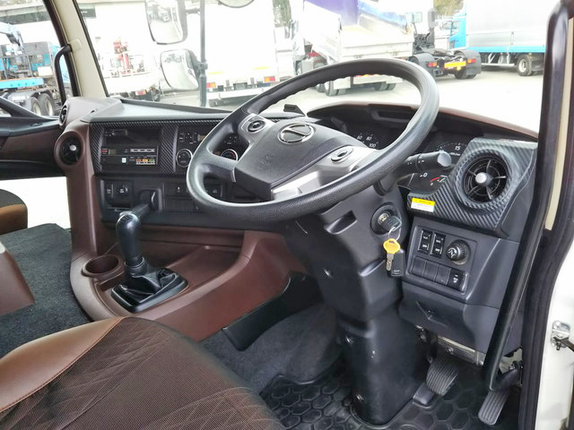 日野プロフィアアルミウイング大型（10t）[写真32]