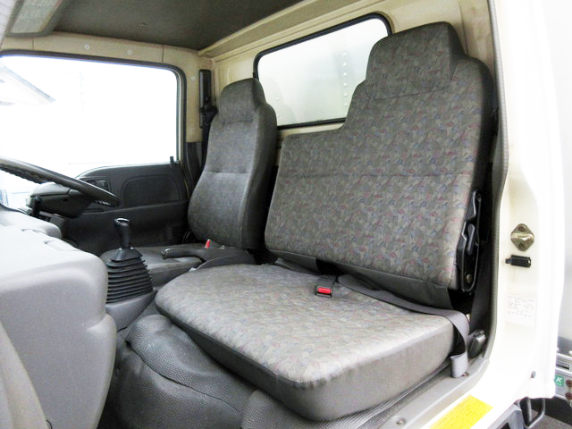 日産アトラスアルミバン小型（2t・3t）[写真37]