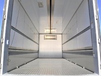 日野レンジャー冷蔵冷凍ウイング中型（4t）[写真12]