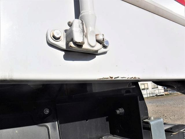 日野レンジャー冷蔵冷凍ウイング中型（4t）[写真16]