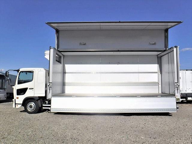 日野レンジャー冷蔵冷凍ウイング中型（4t）[写真17]