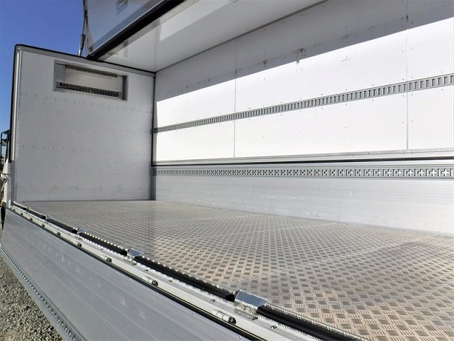 日野レンジャー冷蔵冷凍ウイング中型（4t）[写真19]