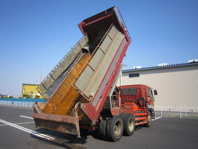 いすゞギガダンプ大型（10t）[写真02]