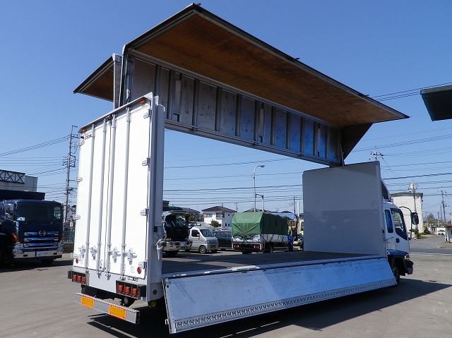 いすゞフォワードアルミウイング中型（4t）[写真02]