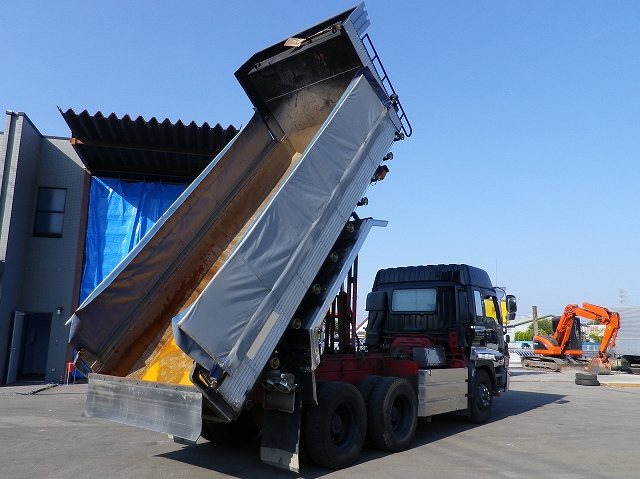 いすゞギガダンプ大型（10t）[写真02]