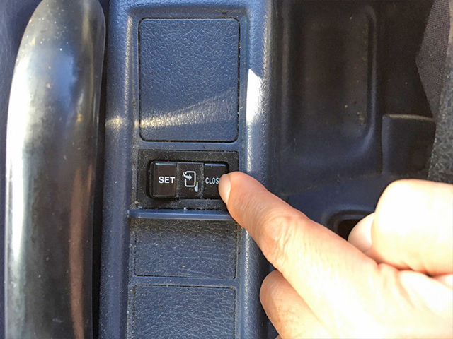 日野レンジャーパッカー車（塵芥車）中型（4t）[写真27]