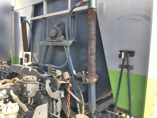 日野レンジャーパッカー車（塵芥車）中型（4t）[写真09]