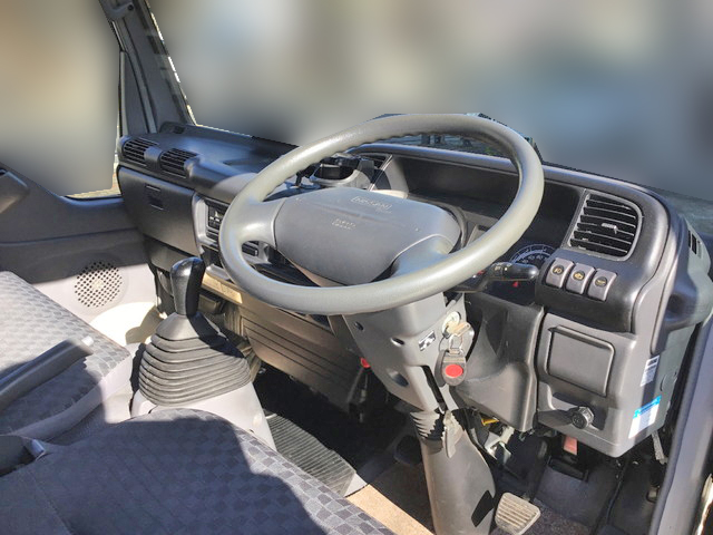 日産アトラス平ボディ小型（2t・3t）[写真23]