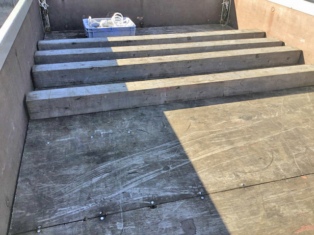 日産アトラス平ボディ小型（2t・3t）[写真06]