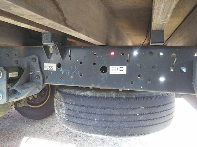 いすゞエルフ平ボディ小型（2t・3t）[写真10]