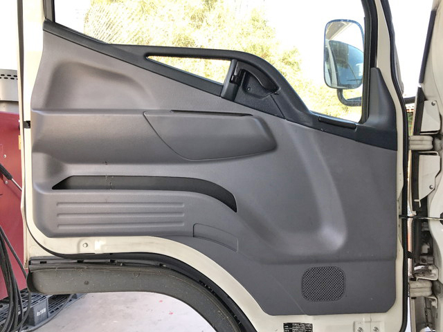 三菱ふそうキャンターアルミバン小型（2t・3t）[写真27]