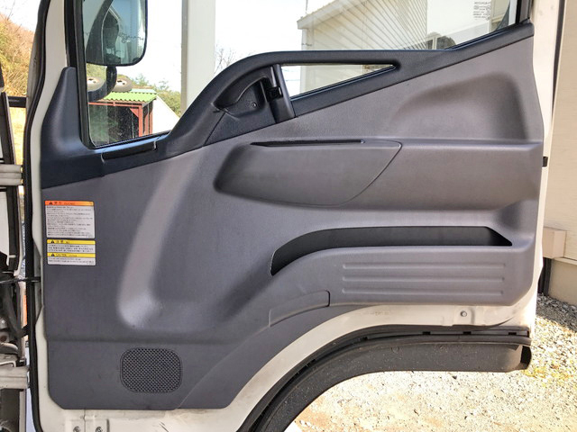 三菱ふそうキャンターアルミバン小型（2t・3t）[写真28]