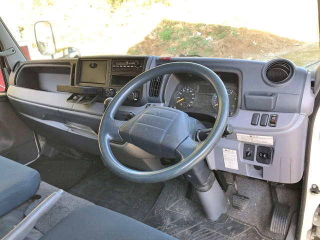 三菱ふそうキャンターアルミバン小型（2t・3t）[写真30]