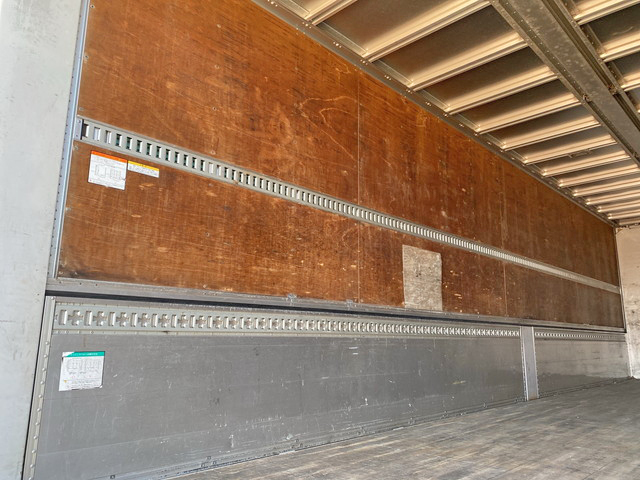 いすゞギガアルミウイング大型（10t）[写真12]