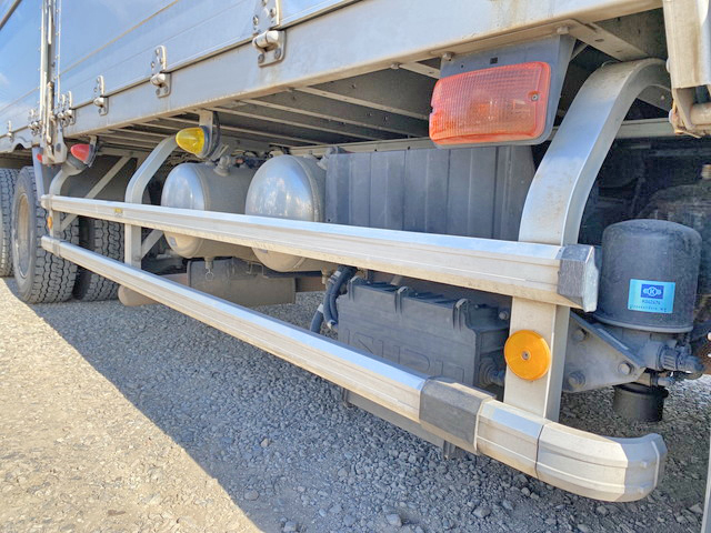 いすゞギガアルミウイング大型（10t）[写真16]