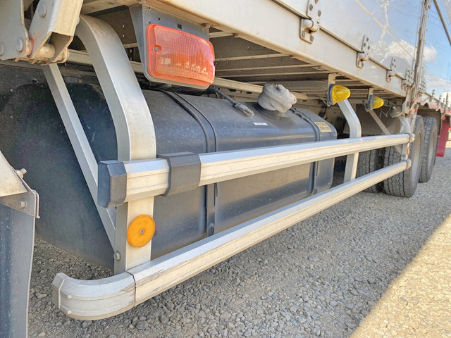 いすゞギガアルミウイング大型（10t）[写真17]