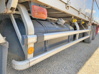 いすゞギガアルミウイング大型（10t）[写真17]