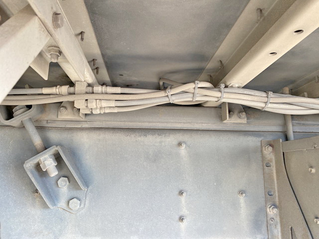 いすゞギガアルミウイング大型（10t）[写真22]