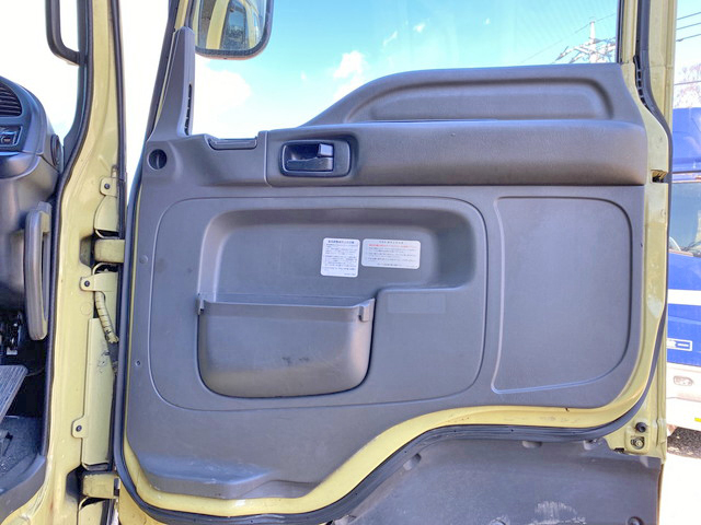 いすゞギガアルミウイング大型（10t）[写真28]