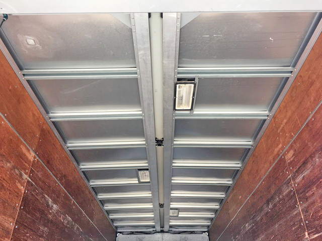 いすゞフォワードアルミウイング中型（4t）[写真10]