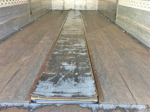 いすゞフォワードアルミウイング中型（4t）[写真13]