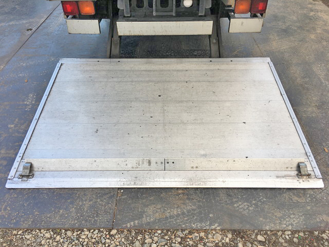 いすゞフォワードアルミウイング中型（4t）[写真18]