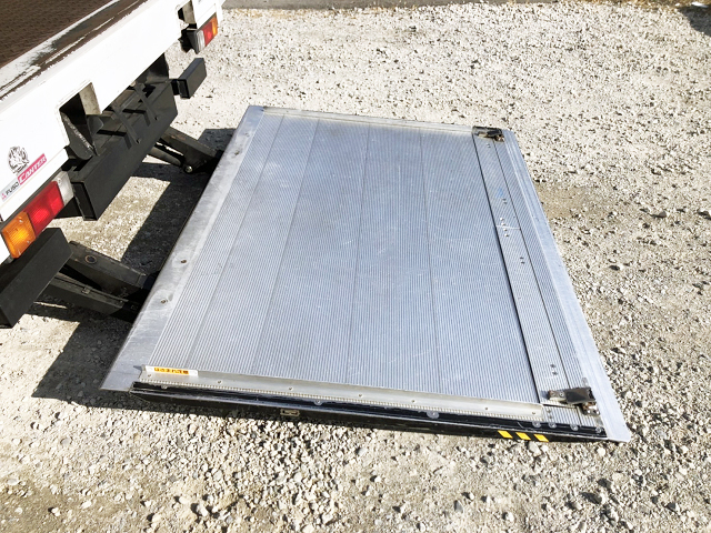 三菱ふそうキャンターアルミウイング小型（2t・3t）[写真18]